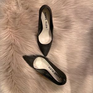 8 1/2 🐍 print black pumps 👠